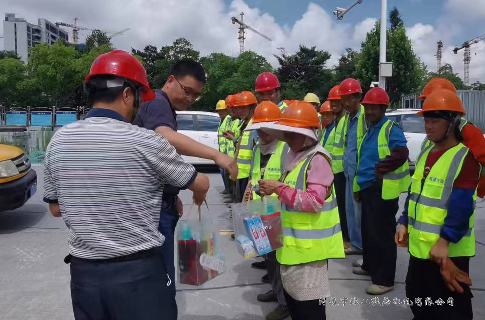 崇川區城建中心楊國義主任帶隊慰問(wèn)星城路橋梁改造工程